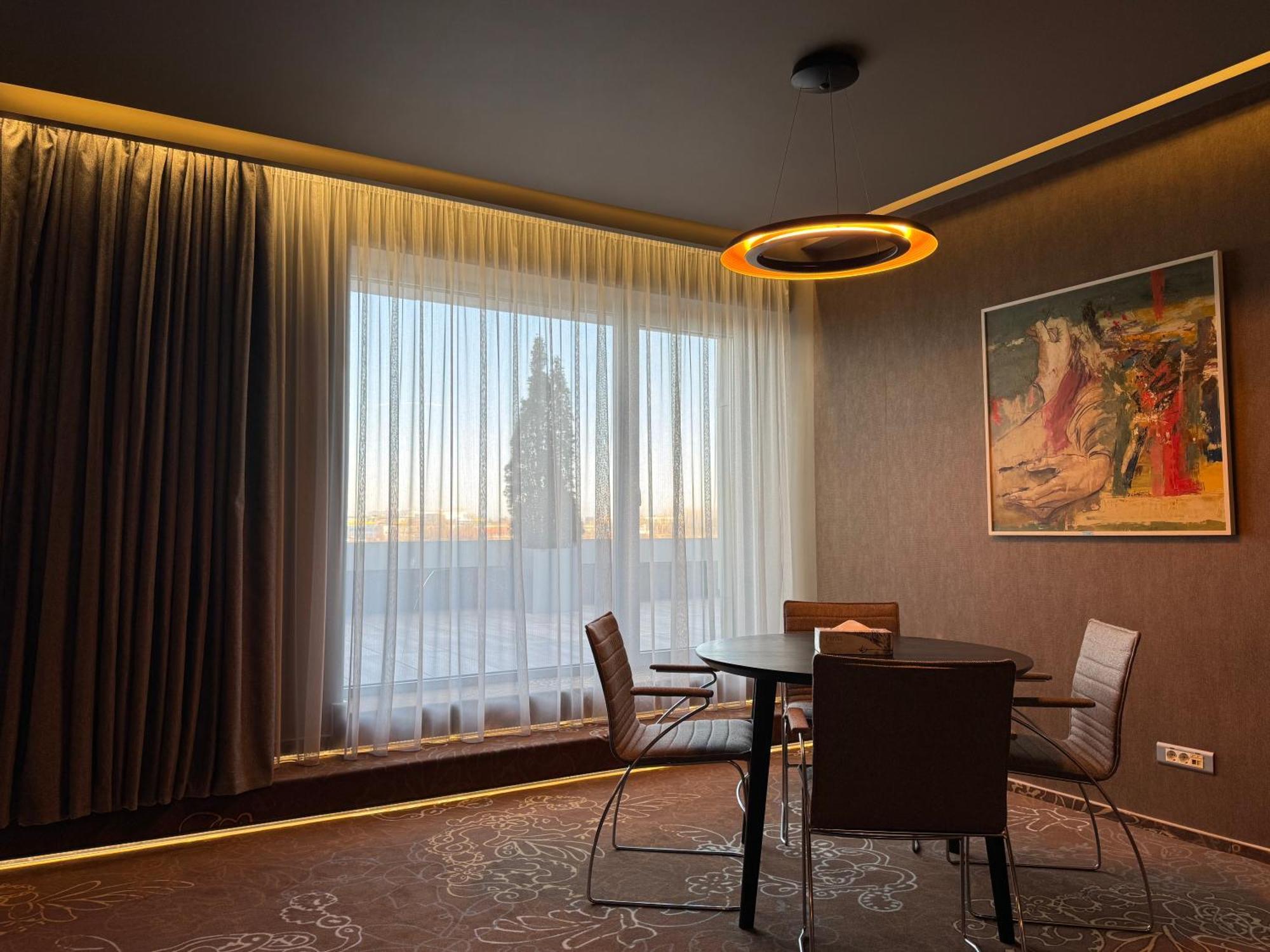 Rin Airport Hotel Otopeni Exterior foto