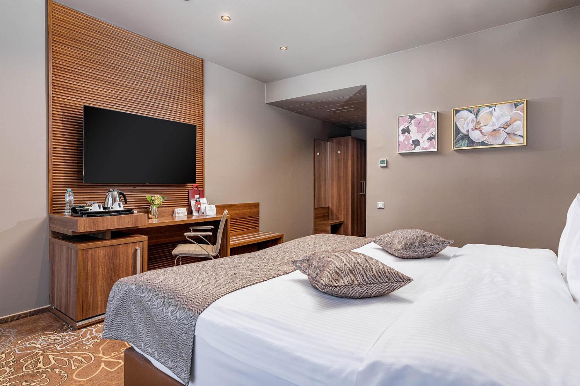 Rin Airport Hotel Otopeni Exterior foto