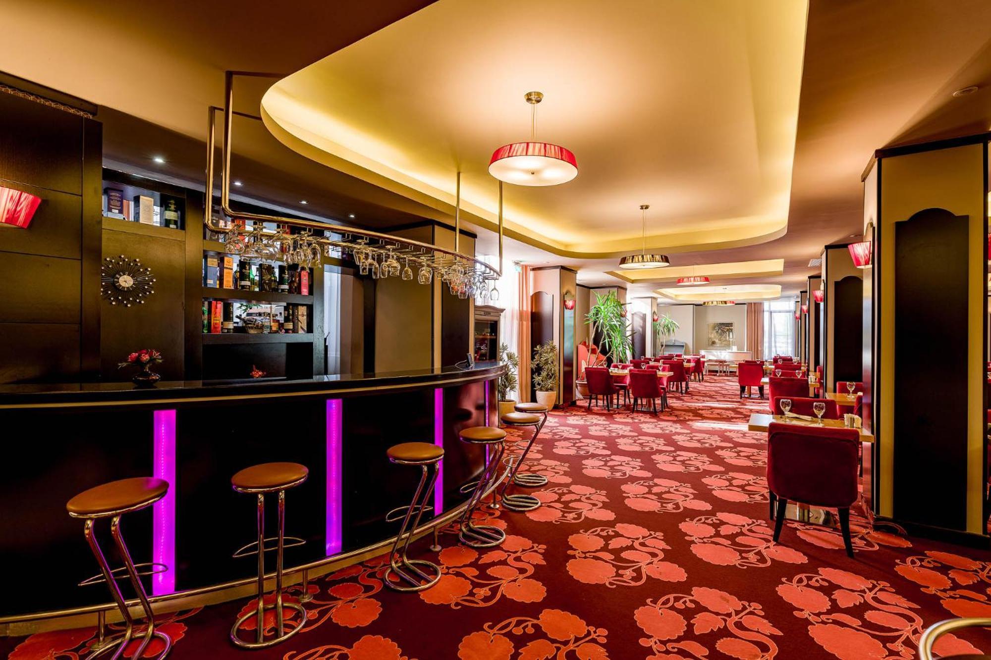 Rin Airport Hotel Otopeni Exterior foto